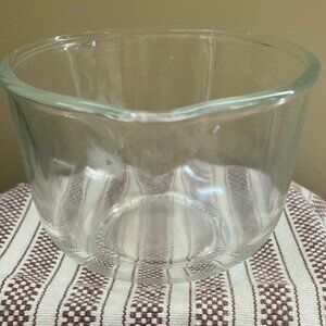 Vintage HEAVY GLASS MIXING BOWL 48 oz. w/ Pouring Spout ~ Thick Glass~3 ½” Base